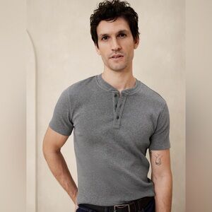 Banana Republic Men’s Mini Ribbed Henley | Size: L | Gray